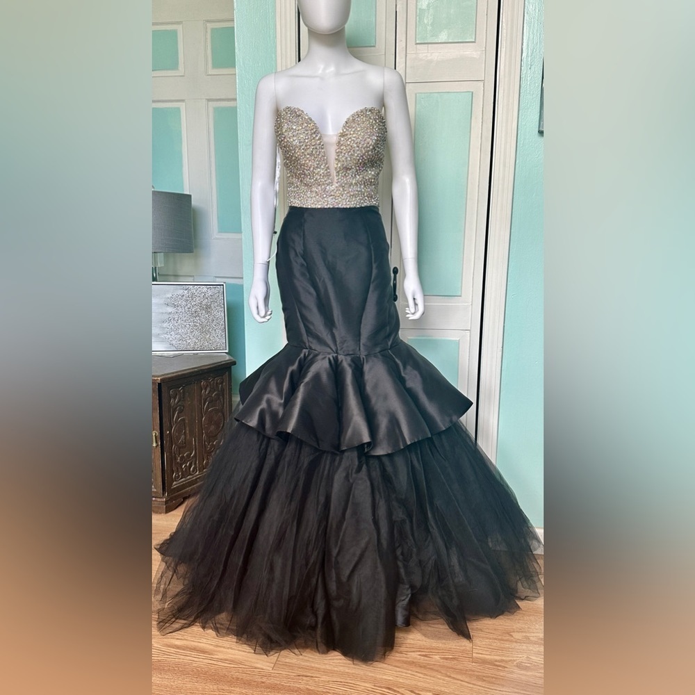 Size 8 Dramatic Black Tiffany Mermaid Gown Pageant Dress Wedding Bridal Prom